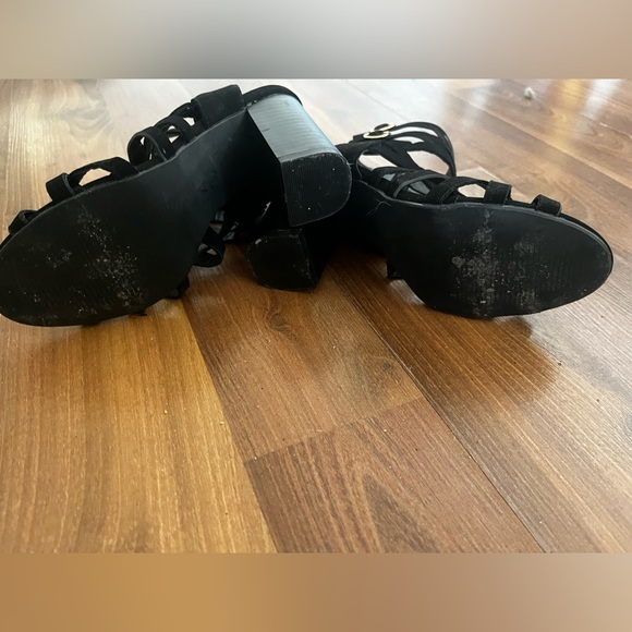 Statement shoes - Picture 3 of 3